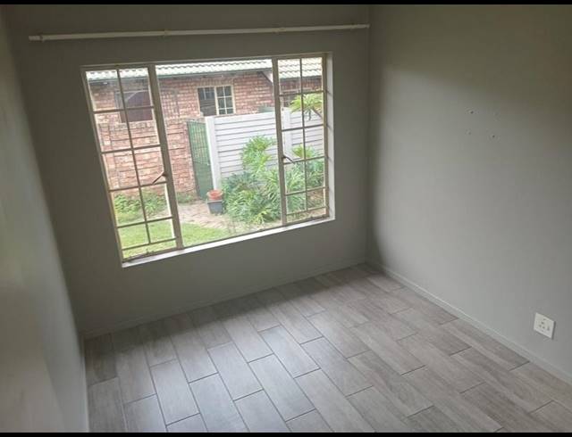 2 BEDROOM TOWNHOUSE FOR SALE IN ROOIHUISKRAAL NORTH